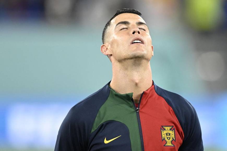 Cristiano Ronaldo se emocionó hasta las lágrimas al momento de entonar el himno nacional de Portugal.