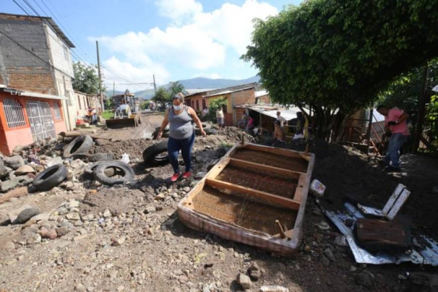 Intensas precipitaciones, producto de la temporada lluviosa, se presentaron desde las primeras horas de la tarde del martes en la capital hondureña afectado al menos 34 barrios y colonias.