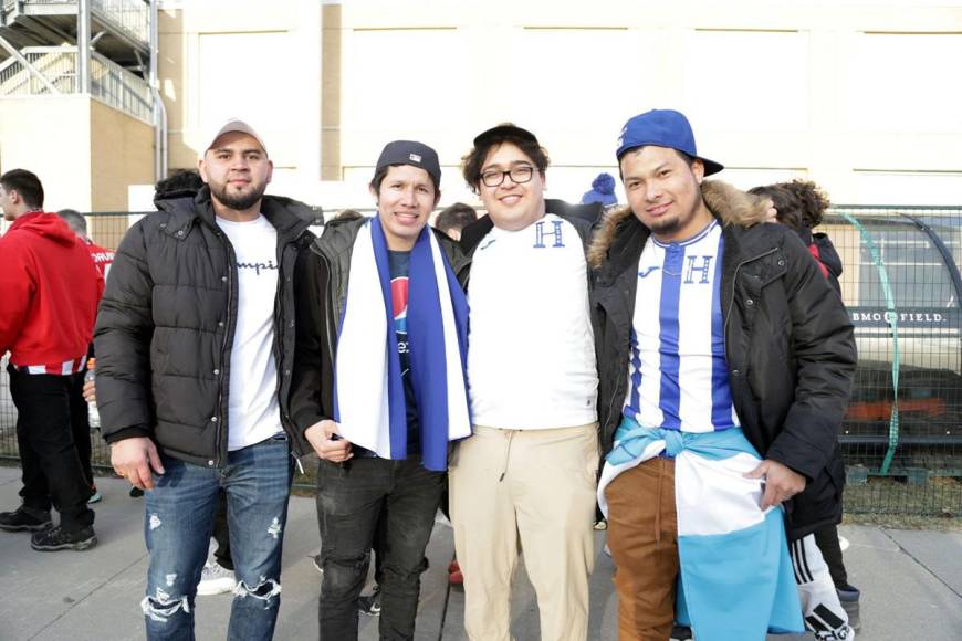 La afición hondureña se dio cita en el BMO Field para apoyar a la Selección de Honduras.