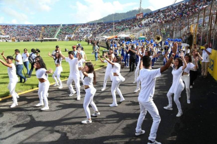 Las palillonas que se robaron el show en los desfiles de Independencia Patria en Tegucigalpa.