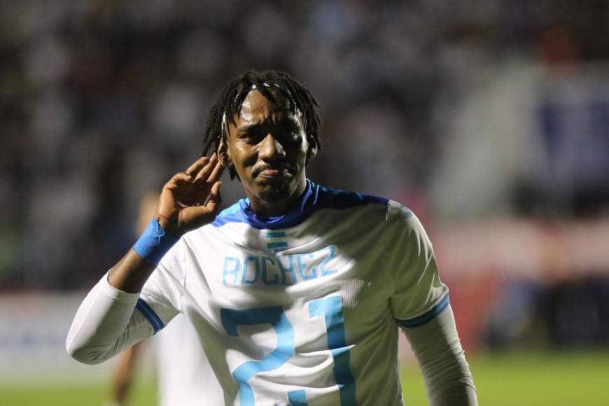 ”No los escucho”, así celebró Bryan Róchez su gol para el 2-0 de Honduras ante México.