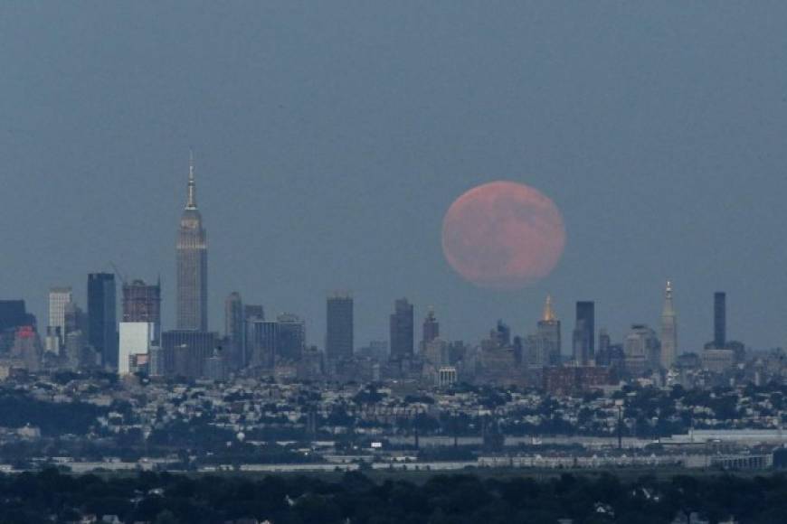 La luna azul o llena en Nueva York. Foto: AFP