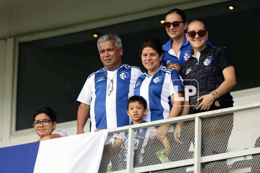 Aficionados del Cartaginés llegaron desde Costa Rica para apoyar a su equipo ante Real España.