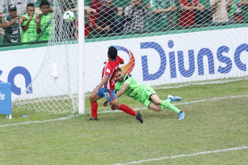 Un centro preciso desde la derecha fue ganado por Yustin Arboleda que se levantó como una torre, Rafael García atajó sensacional, pero el rebote lo ganó José Mario Pinto para el 0-1 olimpista.