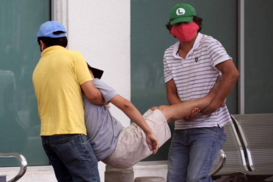 El gobierno de Ecuador informó que retiró unos 150 cuerpos que yacían en viviendas de Guayaquil, tras el caos desatado en esa ciudad por la pandemia del nuevo coronavirus que ralentizó el traslado de las personas que han fallecido por múltiples causas.