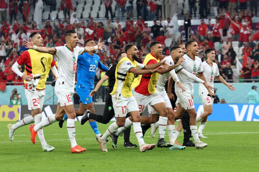 Un 2-1 ante Canadá explotó la emoción de los futbolistas que convierten a Marruecos en una de las grandes sorpresas en octavos del Mundial.