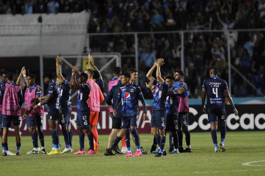 Los jugadores del Motagua festejando el triunfo sobre Olancho FC al final del partido.