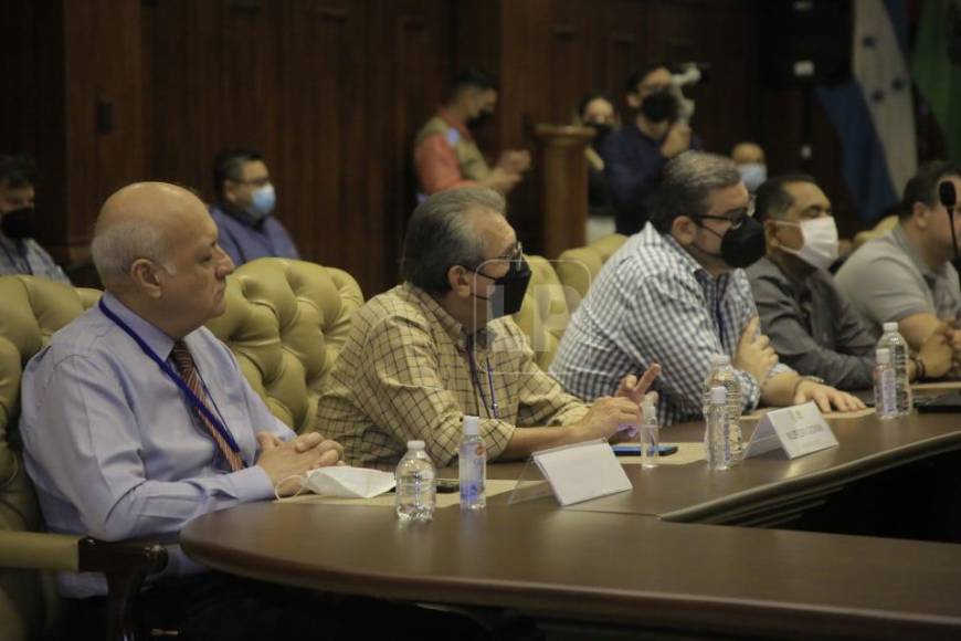 El presidente Wilfredo Guzmán de la Liga Nacional estuvo presente en la reunión realizada la mañana de este martes. 