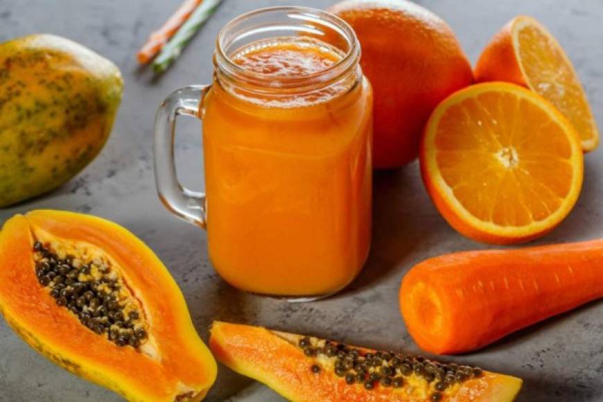 La papaya es una de las frutas con más propiedades que hay para bajar el abdomen, desinflamar intestinos y reducir la cintura.