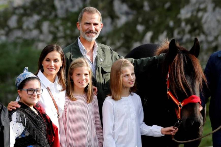 Don Felipe regresó en enero el día de su cumpleaños de 2004 con doña Letizia, su entonces prometida, y ahora vuelve de forma oficial por vez primera desde su proclamación como Rey y desde que su hija mayor es Princesa de Asturias, el trigésimo sexto heredero de la Corona española que asume este título.