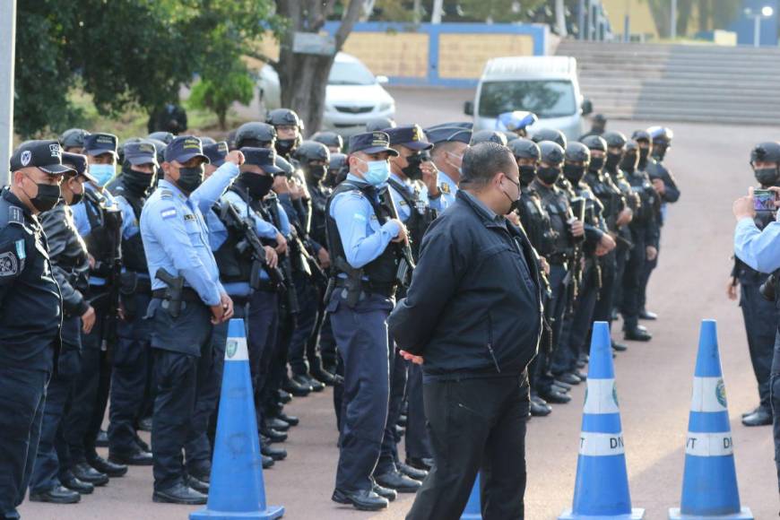 La Policía Nacional hizo uso de varios elementos entrenados para ejecutar procesos de extradición.