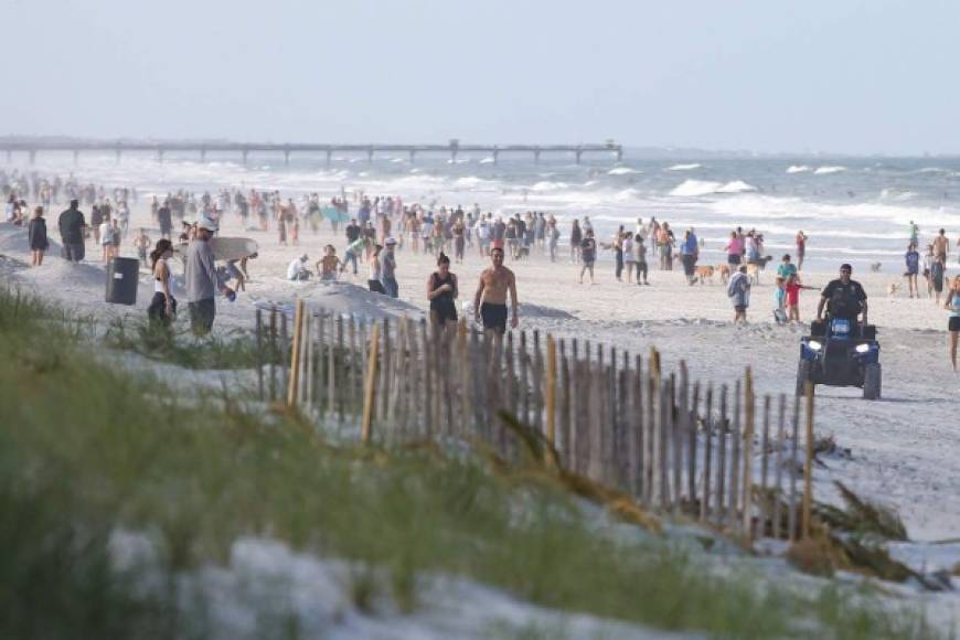 Playas de Florida abarrotadas pese a aumento de casos de coronavirus