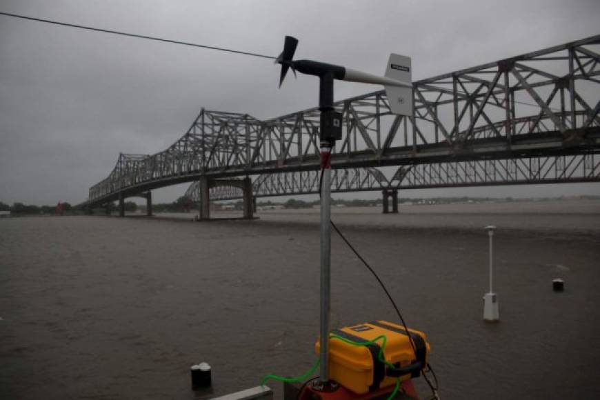 En la mañana del sábado, Barry provocó inundaciones en zonas costeras de las que fueron evacuadas miles de personas.