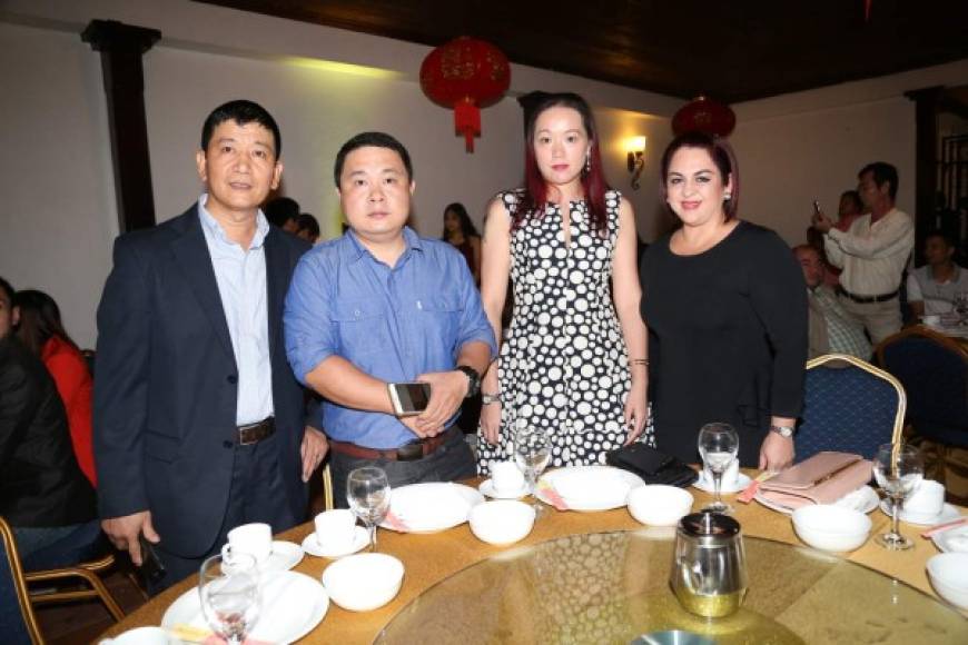 Dao Lim Weng, Tony Hou, Jennifer Yang y Wendy Rodríguez.