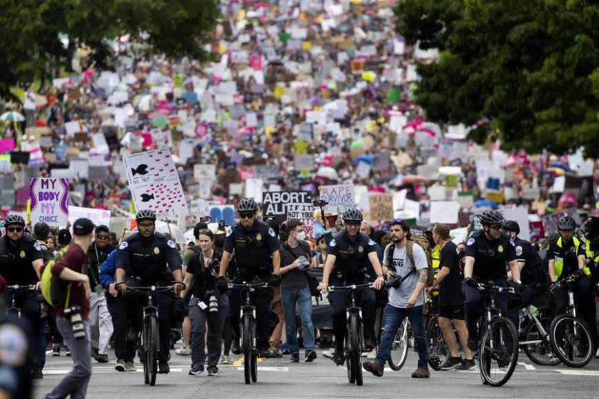 ¡“Mi cuerpo, mi decisión”! Miles de mujeres en las calles defienden el aborto en EEUU