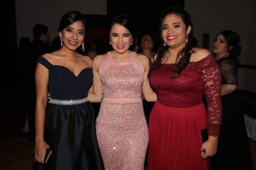 Kathe Cruz, Norma Alvarado y Angélica Lobo.