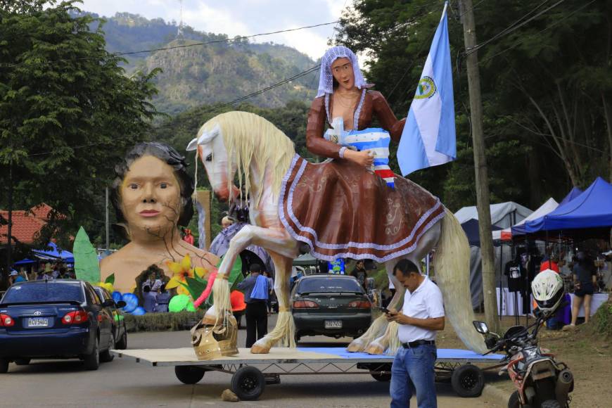 Ana Pineda llegó a este pintoresco pueblo desde Tegucigalpa y manifestó que “este tipo de eventos son lo que deben sobresalir en el país, estamos viendo el arte y la cultura nacional, en Honduras tenemos jóvenes con gran potencial artístico”.