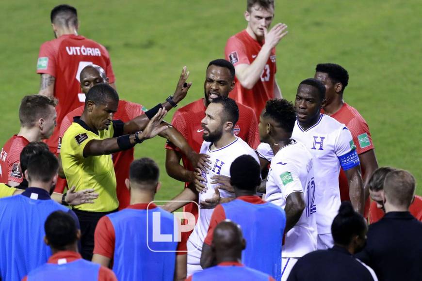 Las dolorosas imágenes de los jugadores de Honduras tras perder con Canadá y ‘Bolillo‘ Gómez al borde de las lágrimas