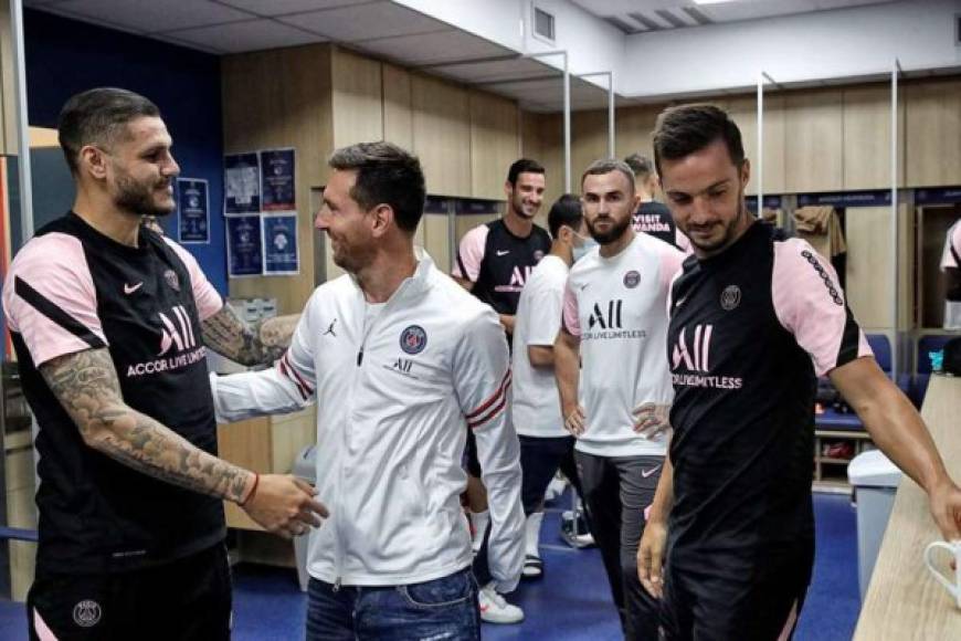 El afectuoso saludo entre Messi y su compatriota Mauro Icardi.