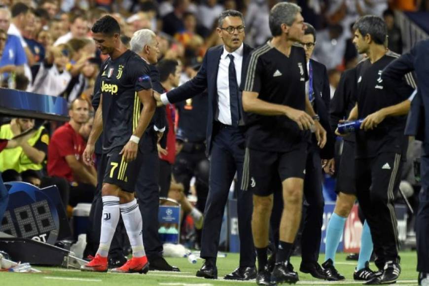 Cristiano Ronaldo se fue entre lágrimas al vestuario.