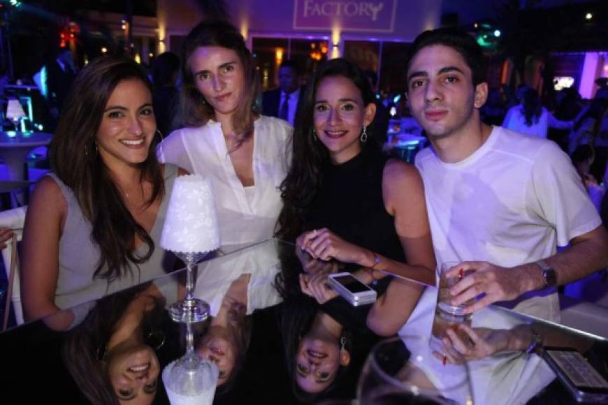 Sabrina Mahchi, Isabel Chahín, Belén Andonie y Daniel Kafati.