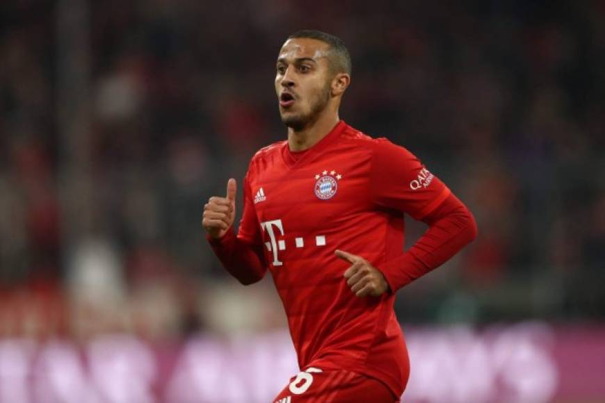 Thiago Alcantara tiene pie y medio afuera del Bayern Múnich. De hecho, el jugador tiene luz verde para fichar por el Liverpool la temporada que viene. Así lo ha confirmado el técnico club alemán, Hansi Flick, aunque el campeón de la Premier League tendrá que desembolsar los 27 millones de libras, casi 30 millones de euros, que pide el conjunto bávaro. Desde hace varios meses, el Liverpool y Thiago han estado relacionados y parece que en las próximas horas el fichaje será un hecho.