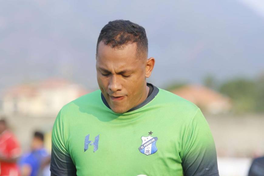 El portero del Honduras Progreso, Rafael Zúniga, se fue triste y cabizbajo al final del partido.
