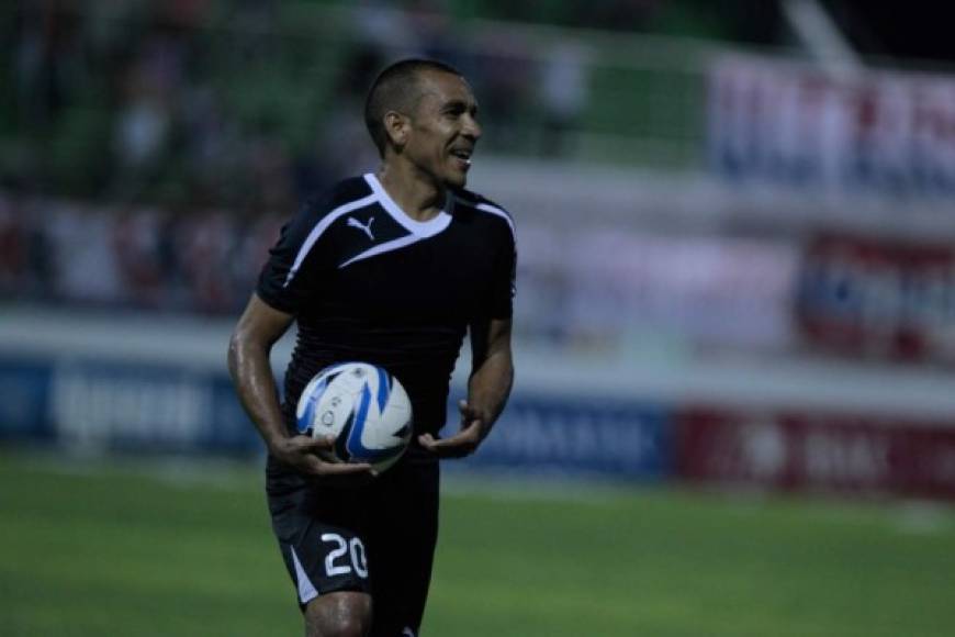 El veterano centrocampista del Honduras Progreso, Leonardo Isaula, no seguirá en el Honduras Progreso y busca equipo en la Liga de Ascenso. A sus 39 años, todavía no piensa en el retiro.
