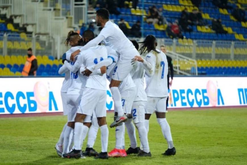 "Honduras se estará enfrentando en semifinales a su similar de Estados Unidos el próximo 3 de junio en la ciudad de Denver, Colorado. De vencer a EUA, se enfrentará en la Gran Final al ganador de la llave México vs Costa Rica."