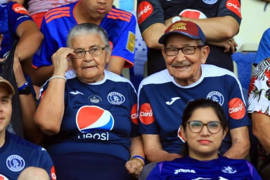 Longevos aficionados del Motagua disfrutaron de la goleada contra Juticalpa.