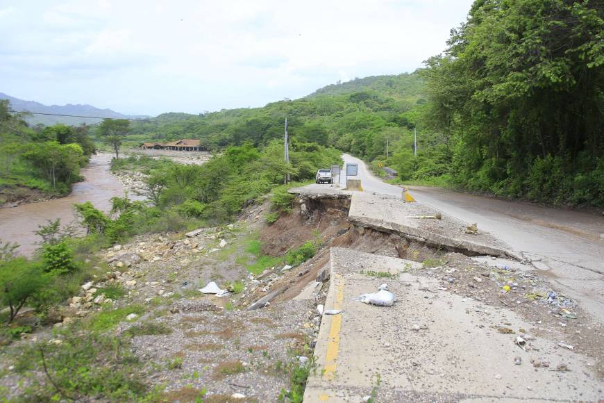 El otro tramo severamente dañado por el río Copán se localiza a unos 5 minutos de Copán Ruinas. Allí también cedió una parte del concreto hidráulico y todavía ninguna autoridad estatal se ha comprometido a comenzar las reparaciones y evitar que el deterioro crezca. 