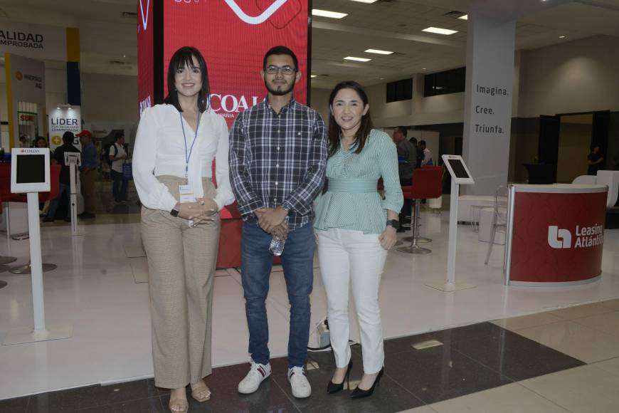 Kathia Flores, Jean García y Brenda Cabrera