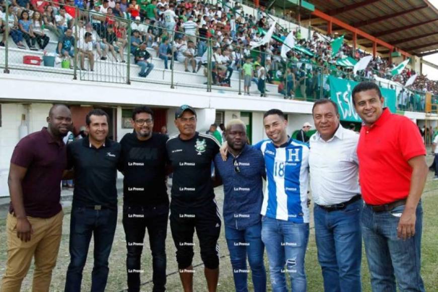 Ex jugadores y amigos de Edgard Álvarez llegaron a la despedida del 'Mosky'.