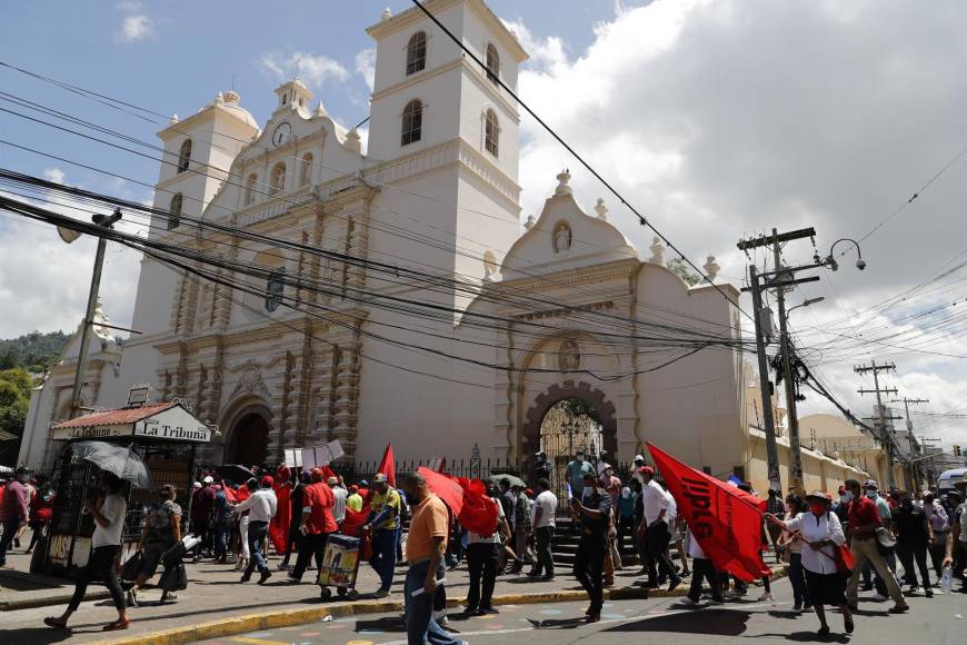 Fotos: Oposición hondureña realiza protesta en la conmemoración del Bicentenario de Independencia