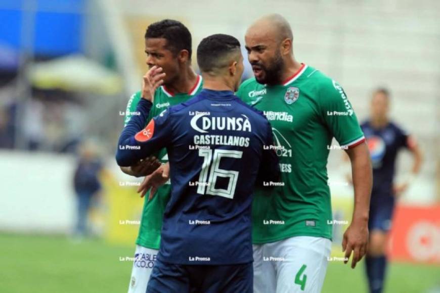 Caue Fernandes y Héctor Castellanos se encararon en el partido en una bronca.