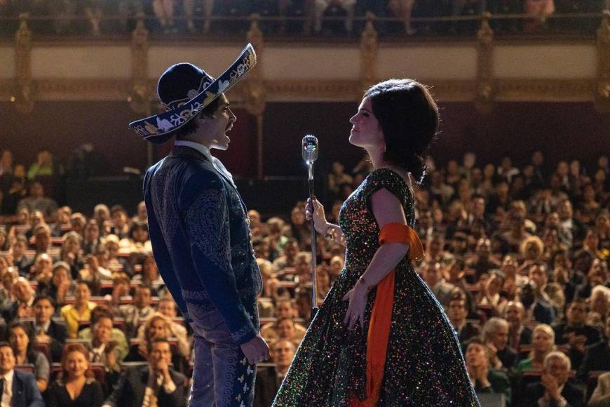 En la vida real, Vicente Fernández y Lucha Villa se presentaron juntos en un concierto en el Teatro Blanquita durante los años 60.
