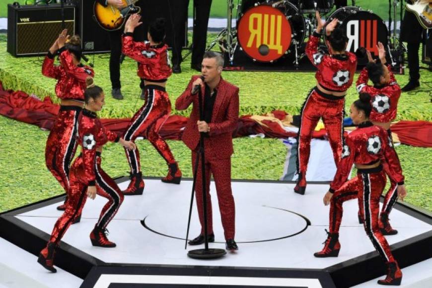 Robbie Williams durante la ceremonia de inauguración en el mundial de Rusia 2018. / AFP PHOTO.