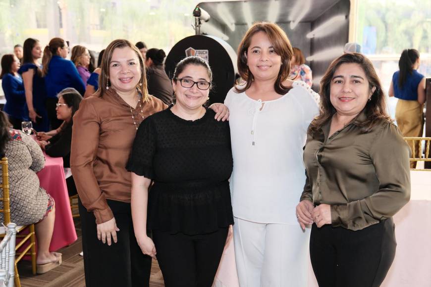 Vilma Madrid, Tanny Paz, Liduvina Pacheco y Carmen de Jesús 