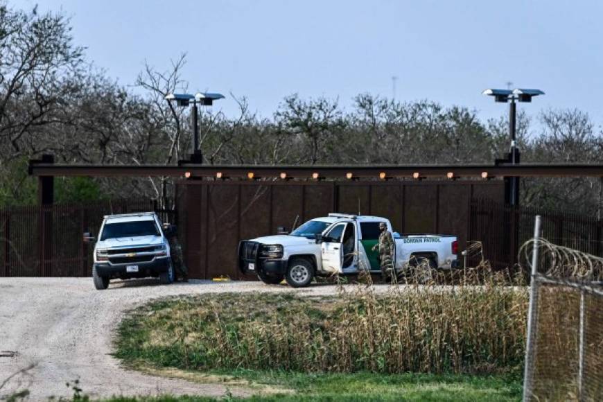 Gobierno de Biden 'engaña' a inmigrantes hondureños y los deporta a México