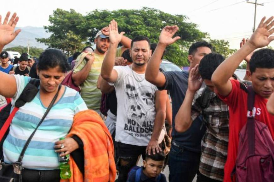 La Policía Federal mexicana y el Instituto Nacional de Migración (INM) de ese país reforzaron la seguridad en Chiapas con el objetivo de impedir el ingreso de la caravana de migrantes que salió de Honduras y que busca llegar a Estados Unidos pasando por México.<br/><br/> Fuentes de ambas dependencias señalaron que sólo se permitirá la internación a México a aquellos que cumplan con la reglamentación correspondiente.