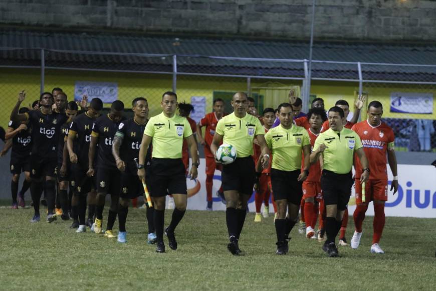 Una verdadera final se vivió en el Estadio Humberto Micheletti. Los gladiadores del Honduras Progreso y Real Sociedad se dejaron la vida en la batalla por salvar la categoría, pero el resultado fue de empate por 2-2.