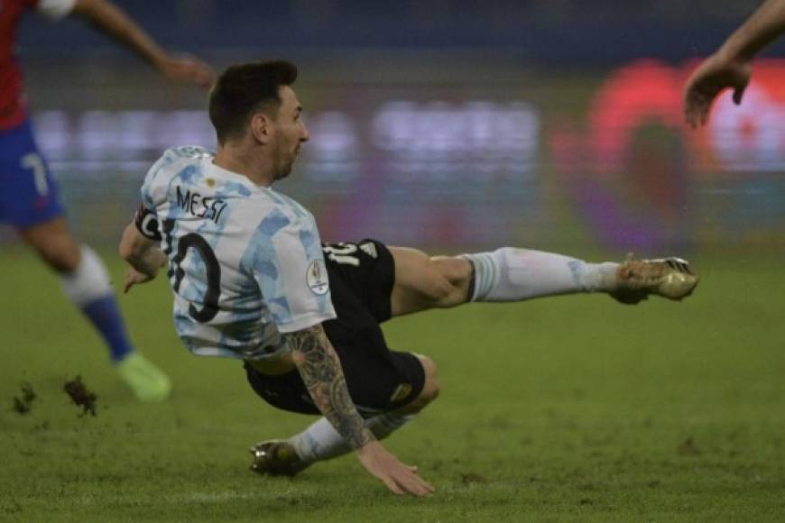 Tras el empate, Lionel Messi intentó por todos los medios un nuevo gol...