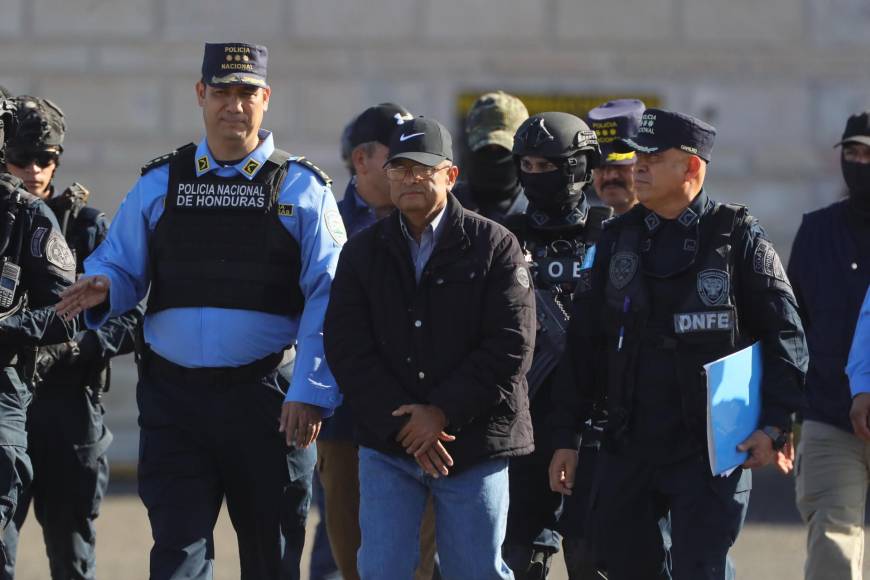  El director de Fuerzas Especiales, Julio Romero, dio el parte de extradición de Martínez, de 60 años, en una declaración a periodistas en la base aérea.