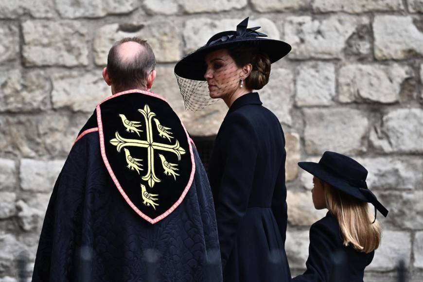 La princesa de Gales a su llegada a la abadía de Westminster para el servicio religioso en honor a la reina.