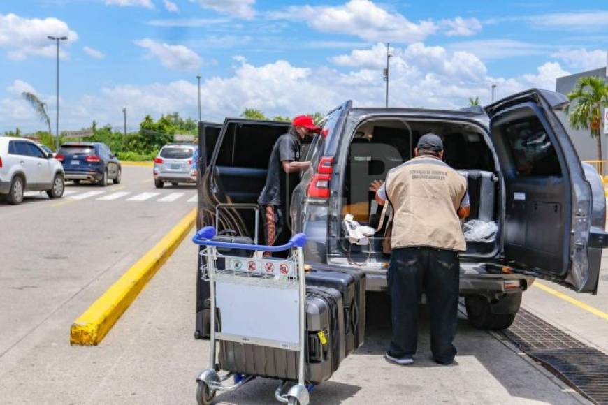 Alberth Elis llegó el sábado en horas del mediodía al Aeropuerto Ramón Villeda Morales de San Pedro Sula y partió rumbo a suelo francés.