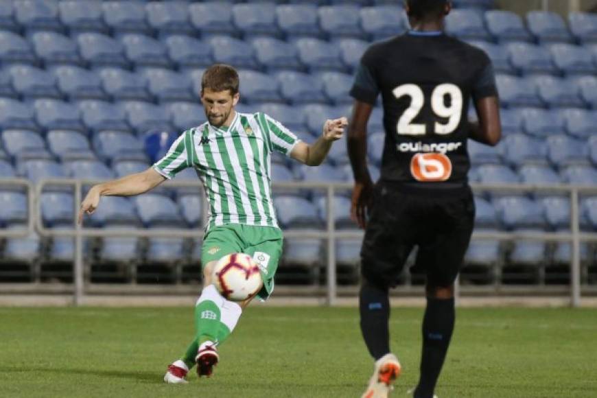 El Betis mandó cedido al Alavés al futbolista serbio Darko Brasanac hasta final de temporada, quien ya pasó el año pasado fuera del equipo verdiblanco jugando en el Leganés.