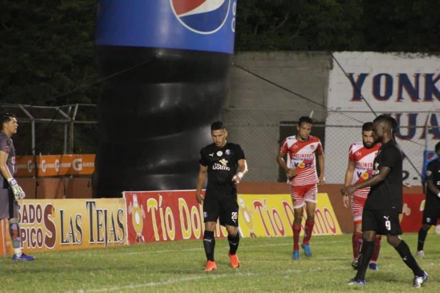 Además del Marathón, tuvo un paso breve por el Honduras Progreso. Para su mala fortuna la delincuencia acabó con el sueño de brillar en el fútbol catracho.