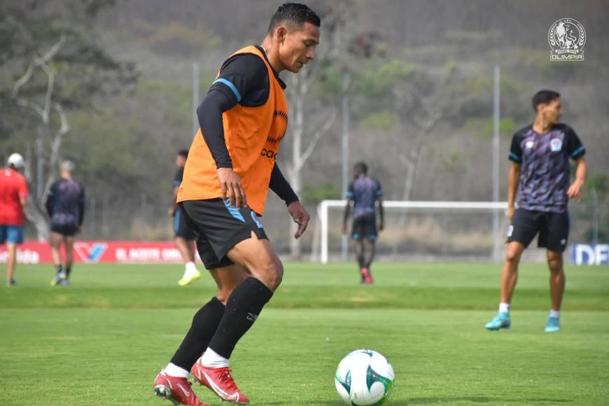Carlos Sánchez - El Olimpia está trabajando en renovar a los futbolistas que se les terminó el contrato y el ‘Mango’ es uno de ellos, según dijo Rafael Villeda, presidente del Albo.