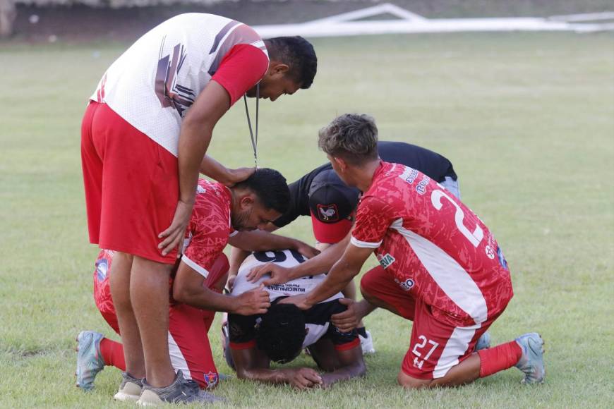 En el Villanueva FC dieron un gran ejemplo de Fair Play ya que consolaron a los jugadores del Deportes Savio que lucían destrozados.