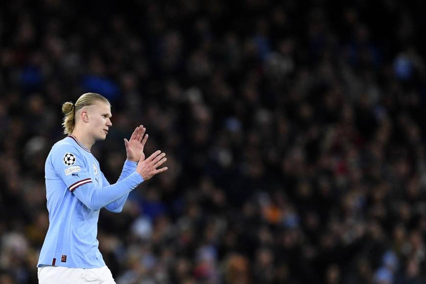 Erling Haaland salió de cambio en el minuto 63 y recibió una tremenda ovación de la afición en el Etihad Stadium.